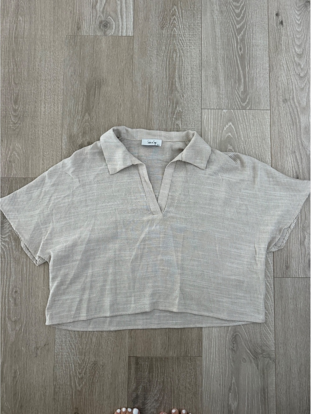 Sadie & Sage beige cropped polo top